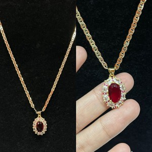 Royal Ruby Halo Halskette mit Diamant & Pink Saphirakzente auf einer 14K Goldkette
