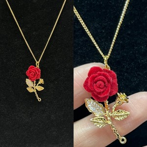 Romantisches Gold-Rotes Samt Rose -Anhänger -Halskette mit Strasskleider-Verzierte Blätter und elegantes Blumendesign für Liebe und Schönheit